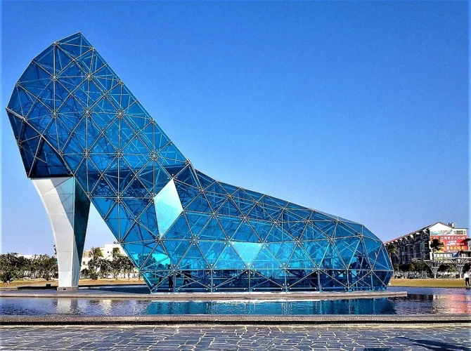 Капризные вина. Дегустируем архитектурные и винные капризы