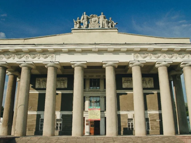 Классицизм в городах и сёлах: почему мы снова и снова повторяем за греками? Лекция в рамках цикла «Языки архитектуры»