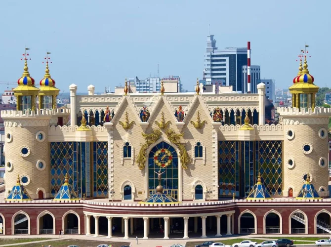 Постмодернизм и 1990-е: когда вкус ушёл в отпуск. Лекция в рамках цикла «Языки архитектуры»